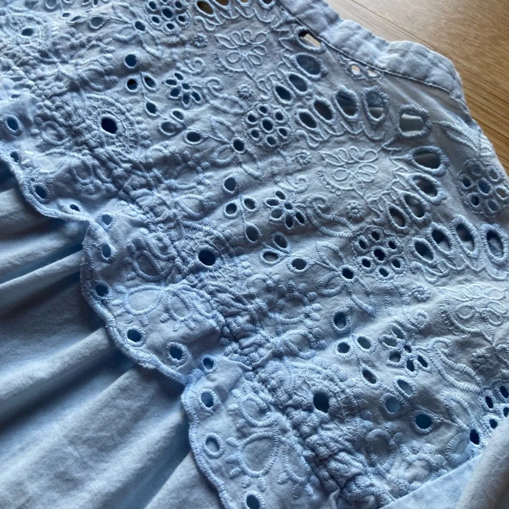 H&M Eyelet Floral Button Down Blouse Size 4 Baby Blue